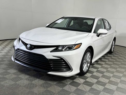 Used 2023 Toyota Camry LE image 4