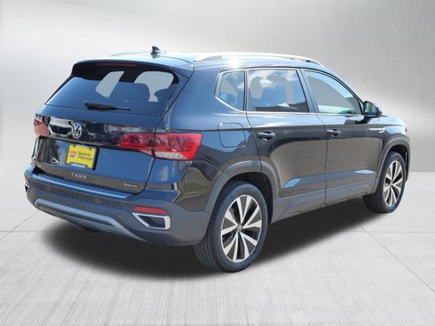 Certified 2022 Volkswagen Taos SE image 7