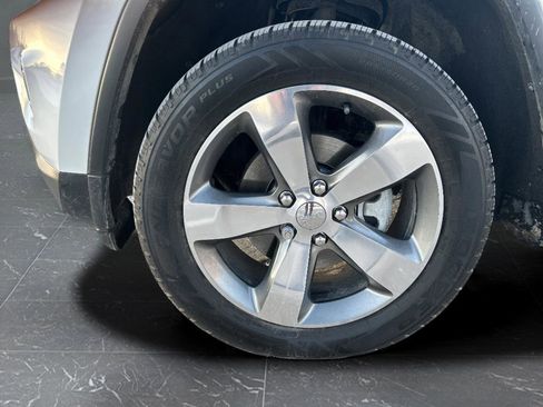 Used 2015 Jeep Grand Cherokee Limited w/ Trailer Tow Group IV image 34