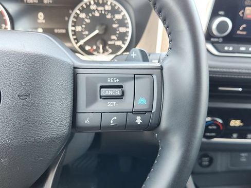 Used 2025 Nissan Rogue SV FWD image 27