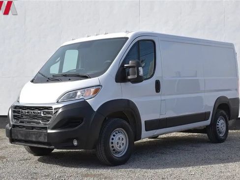Used 2025 RAM ProMaster 2500 w/ U-Haul Equipment Group FWD image 8