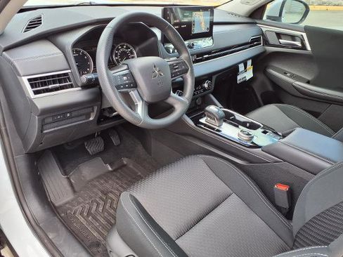 New 2026 Mitsubishi Outlander ES FWD image 12