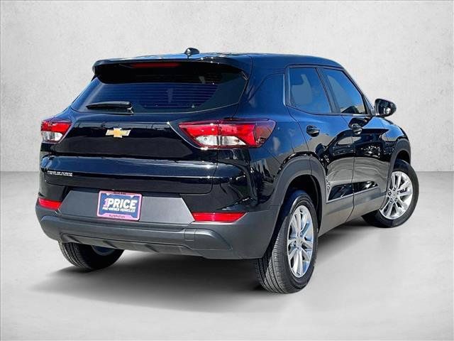 Used 2026 Chevrolet TrailBlazer LS FWD image 2