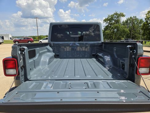 New 2026 Jeep Gladiator Sport AWD/4WD image 12