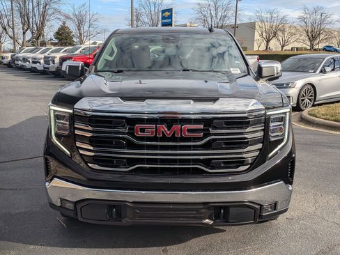 Used 2025 GMC Sierra 1500 SLT image 3
