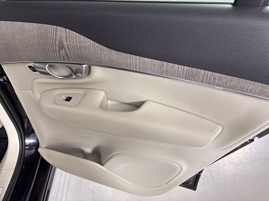 Used 2023 Volvo XC90 B6 Plus w/ Protection Package Premier AWD/4WD image 19