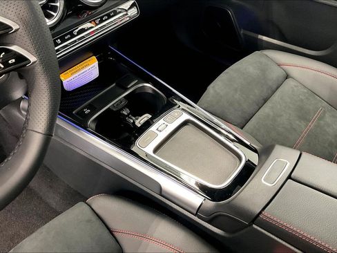 New 2026 Mercedes-Benz GLB 35 AMG 4MATIC image 7