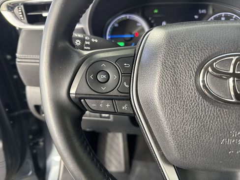 Used 2024 Toyota Venza LE image 12