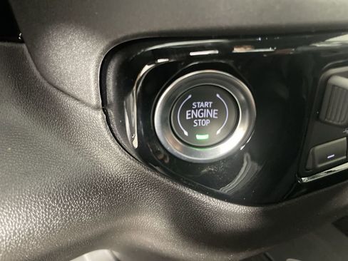 Used 2025 GMC Sierra 1500 Elevation image 17