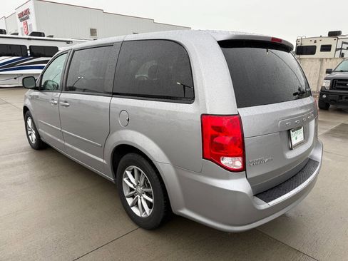 Used 2016 Dodge Grand Caravan SE image 5