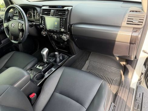 Certified 2024 Toyota 4Runner TRD Off-Road Premium w/ Moonroof Package AWD/4WD image 19