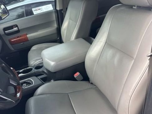 Used 2020 Toyota Sequoia Platinum RWD image 7