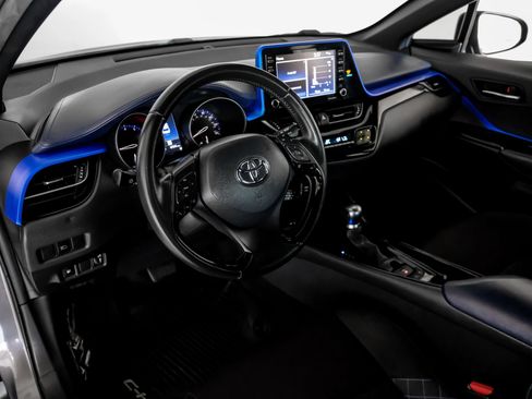 Used 2021 Toyota C-HR XLE FWD image 2