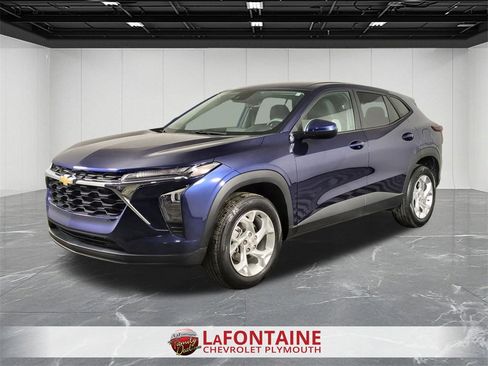 Used 2024 Chevrolet Trax LS w/ LS Convenience Package image 4