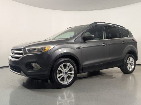 Used 2018 Ford Escape SE w/ SE Sync 3 Package AWD/4WD image 3