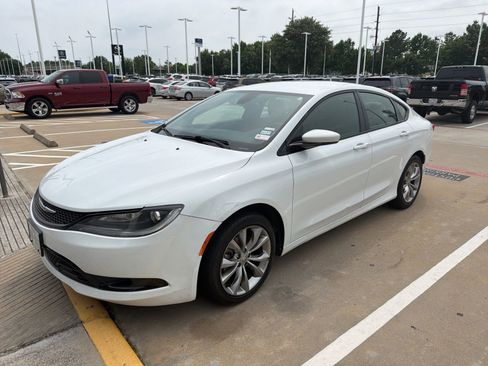 Used 2015 Chrysler 200 S FWD image 5
