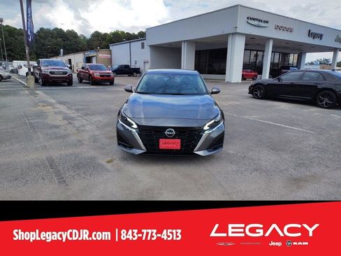 Used 2023 Nissan Altima 2.5 SV image 3
