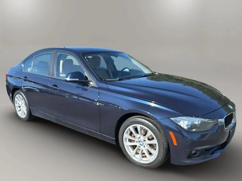 Used 2017 BMW 320i xDrive Sedan AWD/4WD image 3