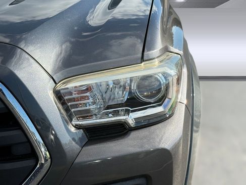 Used 2018 Toyota Tacoma SR5 image 9