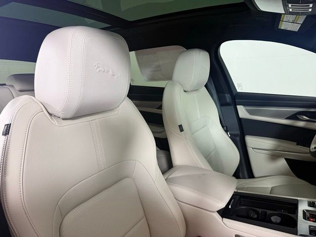 Certified 2026 Jaguar F-PACE R-Dynamic S AWD/4WD image 34