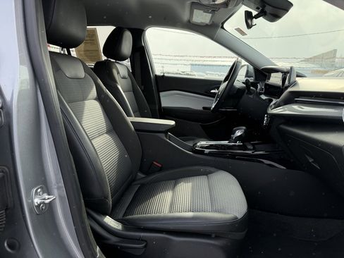 Used 2024 Chevrolet Trax LT w/ LT Convenience Package image 26