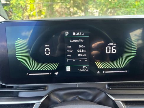 Used 2026 Kia Carnival FWD image 42