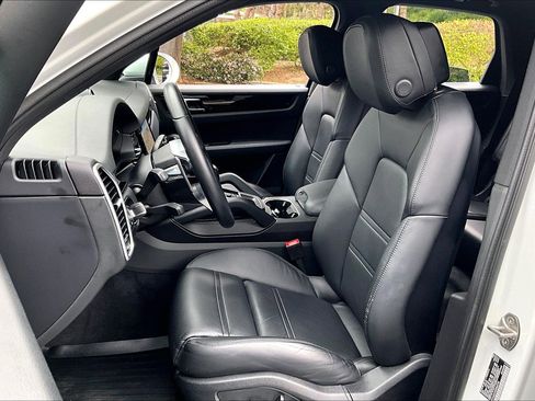Used 2022 Porsche Cayenne Platinum Edition image 19