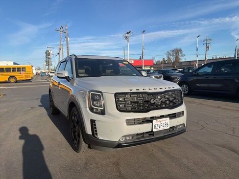 Used 2022 Kia Telluride SX w/ SX Prestige Package image 3