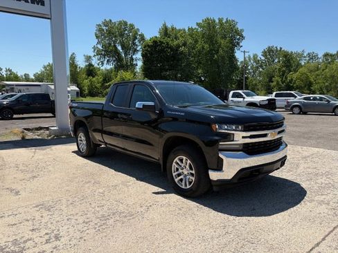 Used 2019 Chevrolet Silverado 1500 LT w/ All-Star Edition AWD/4WD image 3