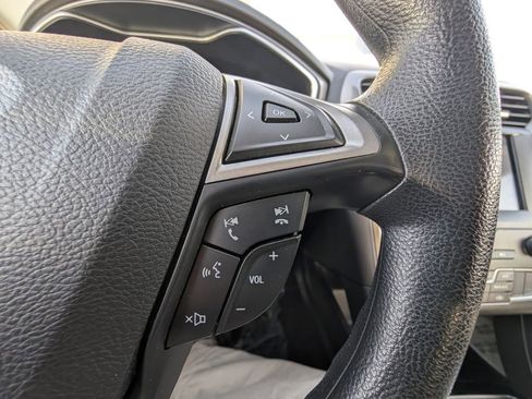 Used 2019 Ford Fusion SE image 17