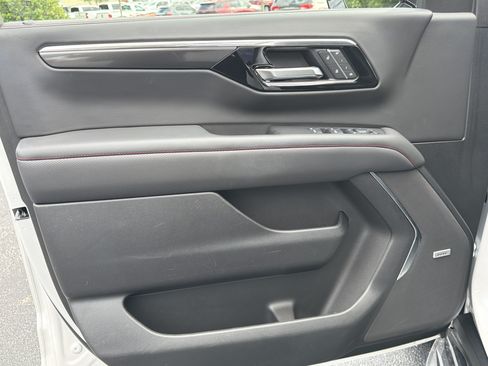 Used 2025 Chevrolet Suburban RST w/ Comfort Package AWD/4WD image 10