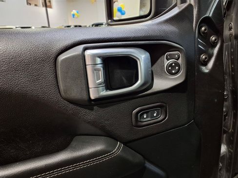 Used 2020 Jeep Gladiator Overland AWD/4WD image 16