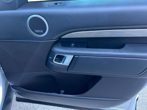 Used 2018 Land Rover Discovery HSE Luxury image 11