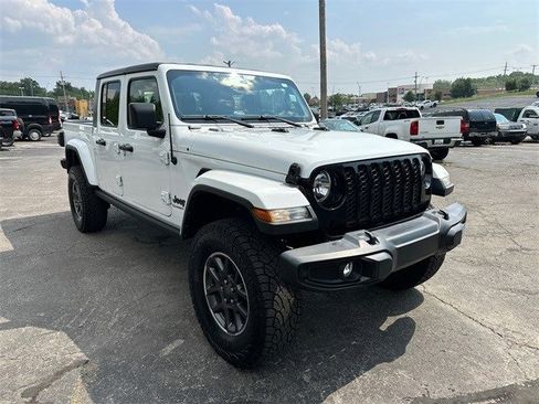 Used 2021 Jeep Gladiator Willys image 4