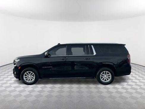 Used 2024 Chevrolet Suburban LT w/ Luxury Package image 11