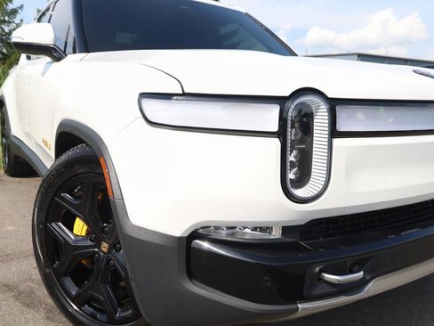 Used 2022 Rivian R1T Adventure image 22