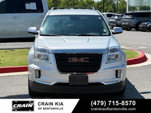 Used 2017 GMC Terrain SLE w/ Convenience Package FWD image 2
