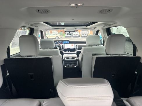 Used 2025 Ford Expedition Max Platinum w/ Platinum Ultimate Package image 17