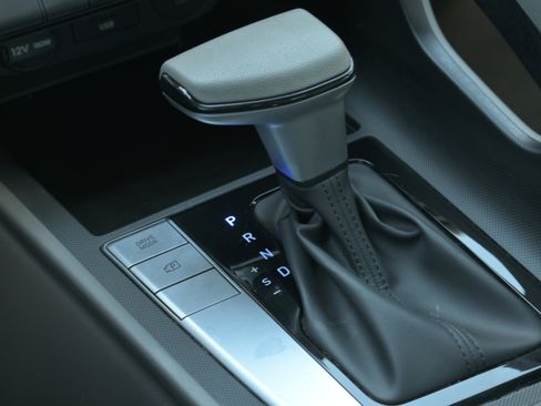 Used 2024 Hyundai Elantra SE FWD image 25