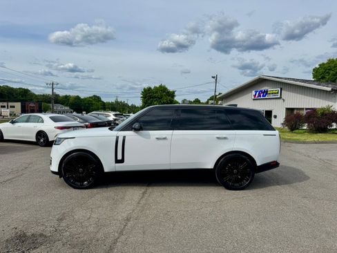 Used 2024 Land Rover Range Rover Long Wheelbase SE AWD/4WD image 3