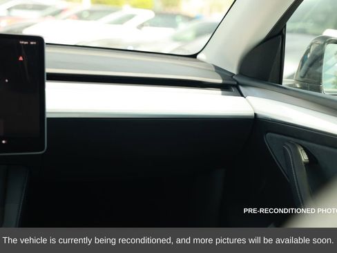 Used 2024 Tesla Model Y Performance image 28