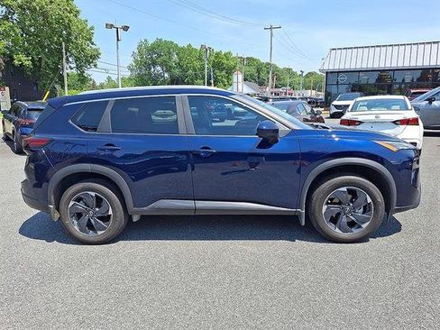 Certified 2024 Nissan Rogue SV w/ SV Premium Package FWD image 8