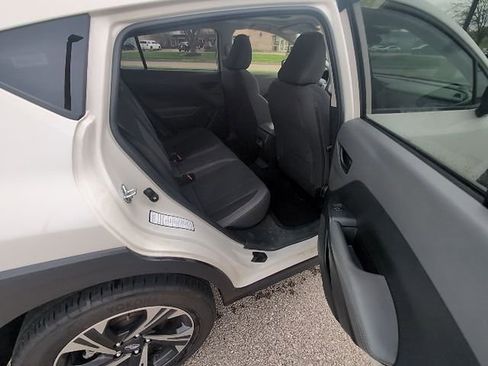 Used 2025 Subaru Crosstrek 2.0i Premium image 4