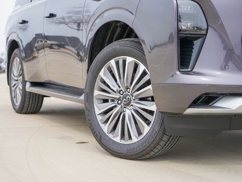 New 2026 INFINITI QX80 Luxe image 2