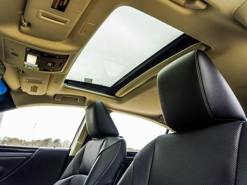 Used 2019 Lexus ES 350 w/ Premium Package image 41