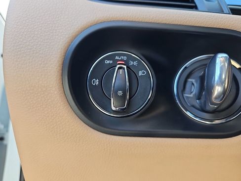 Used 2021 Porsche Macan Base image 30