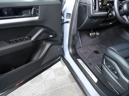 New 2026 Porsche Cayenne S image 8