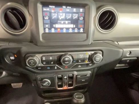 Used 2023 Jeep Wrangler Unlimited w/ Cold Weather Group AWD/4WD image 35