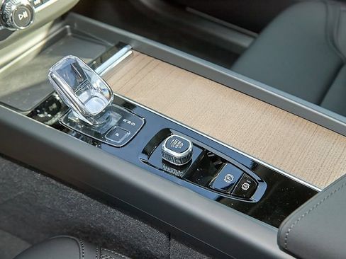 New 2026 Volvo XC60 B5 Plus w/ Protection Package Premier image 15