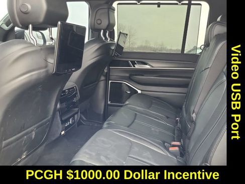 Used 2024 Jeep Wagoneer L Series III w/ Premium Group I image 17